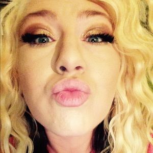 Meet your Posher, Alana